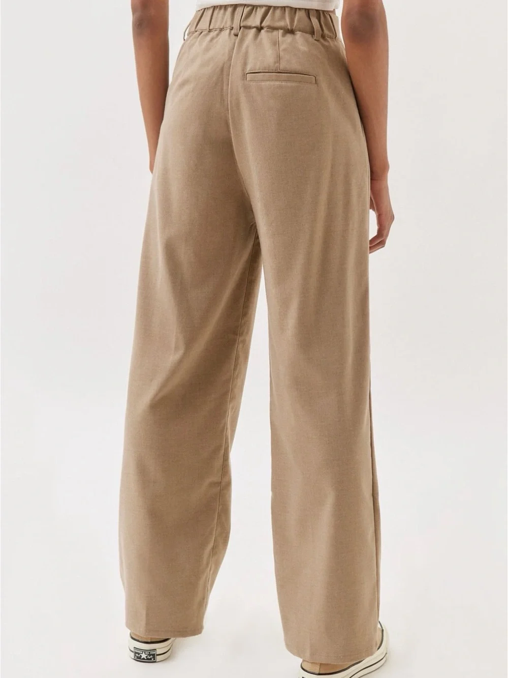 Urban Outfitters Wide Leg Pleated Trousers in Khaki